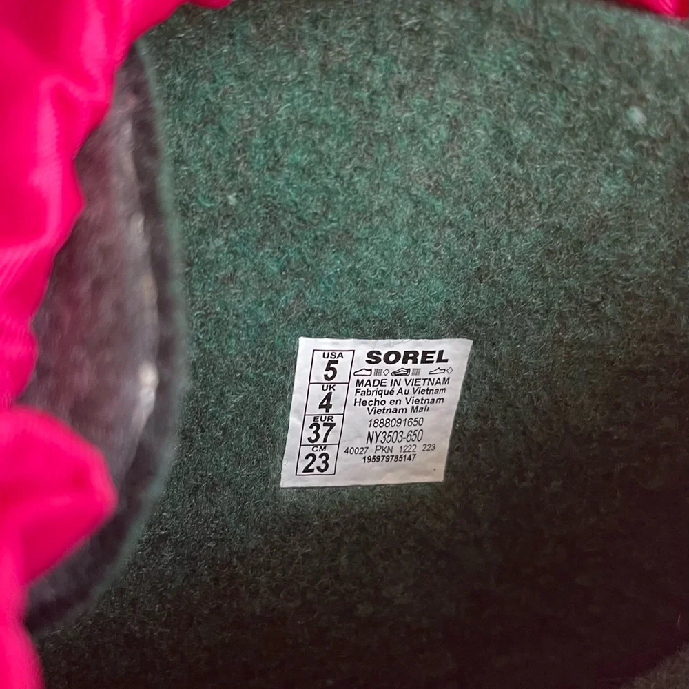 Sorel Flunny Pink and Black Winter Snow‎ Boots big girl Sz 5